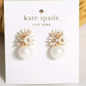 Kate Spade ♠️ Loves Me Loves Me Not Daisy, Crystal, & Pearl Stud Earrings